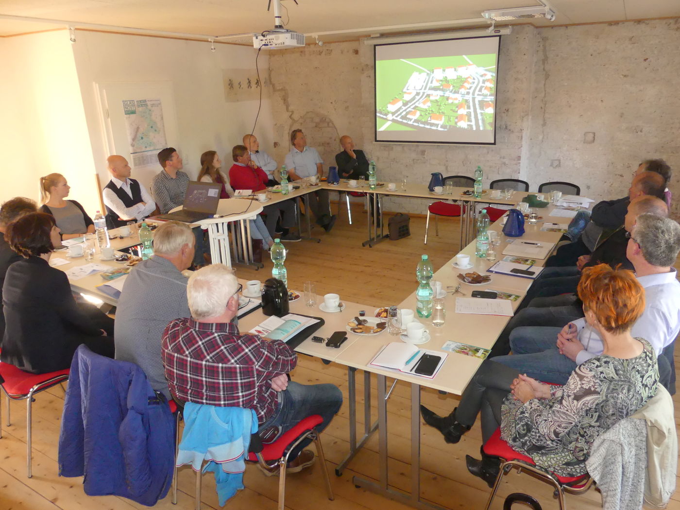 14 Bürgermeister und Amtsvertreter kamen zur Informationsrunde über den Breitbandausbau im Projektgebiet "östliches Umland von Neubrandenburg". Foto: neu.sw